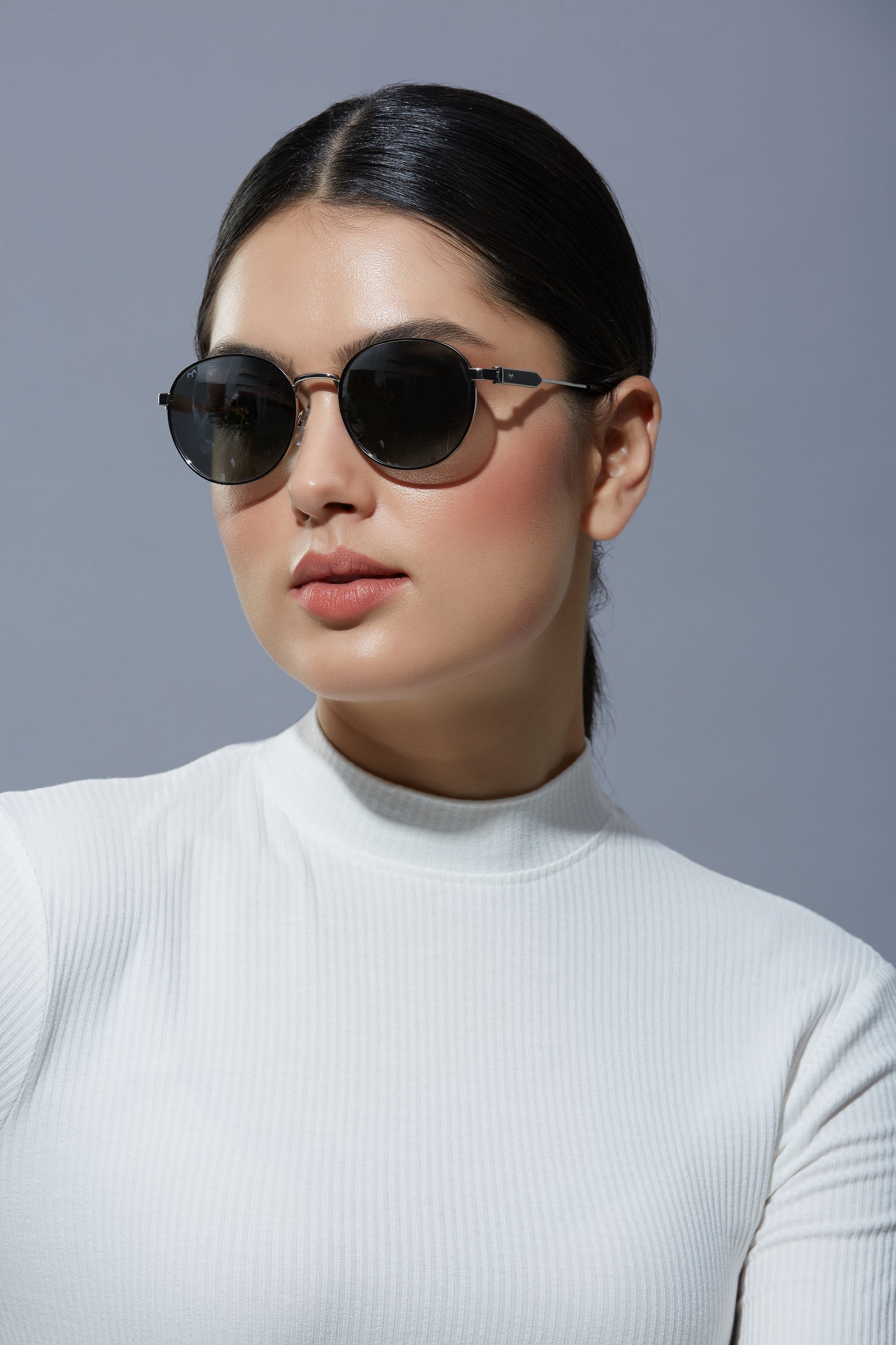 OvaLux - Black Metal Oval Sunglasses For Women